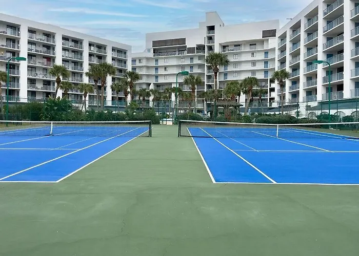 Surf & Racquet Club 705b *